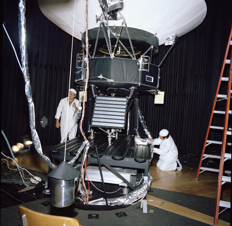 The Voyager proof test model in the space simulator chamber, 1976