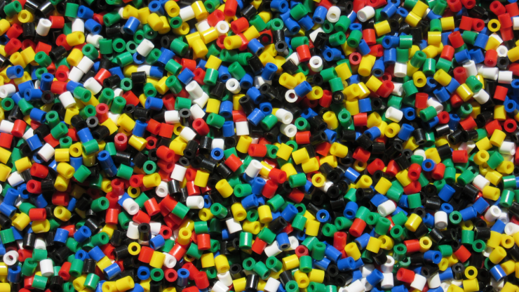 A large mass of short plastic tubes, presumably meant as minimalist beads